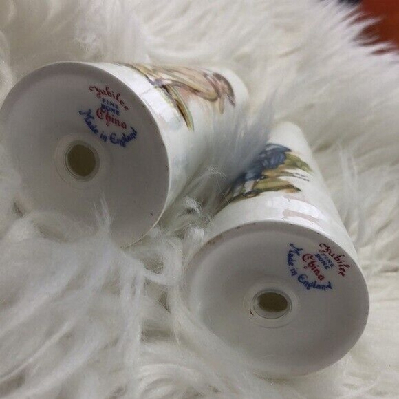 Vintage Salt and Pepper Shakers Jubilee fine bone China made in England - Picture 3 of 13